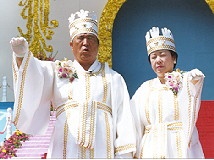 Pastor Sun Myung Moon og fru Hak Ja Han Moon, velsignelse 1999
